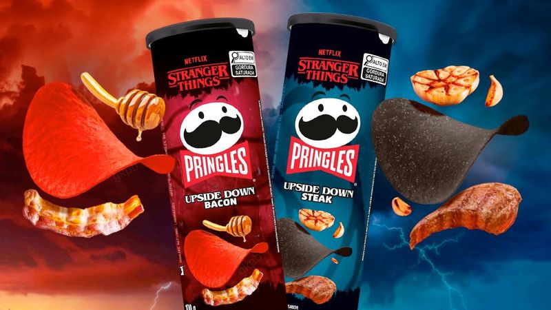 Pringles выпустили чёрные чипсы по мотивам «Очень странных дел» — готовьтесь к перевёрнутому перекусу